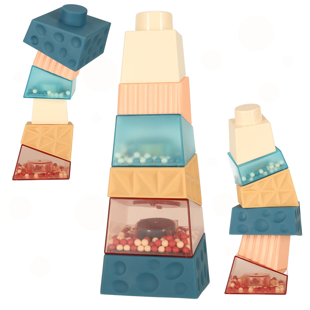 Dažādu tekstūru klucīšu tornis