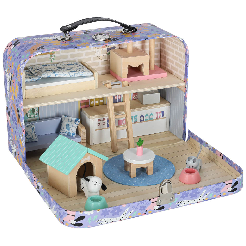 Leļļu māja "Dzīvnieku viesnīca" koferī