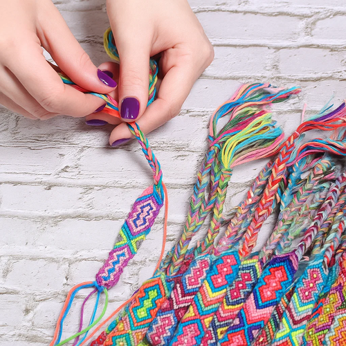 Mulinē izšūšanas diegu komplekts, 150 krāsas