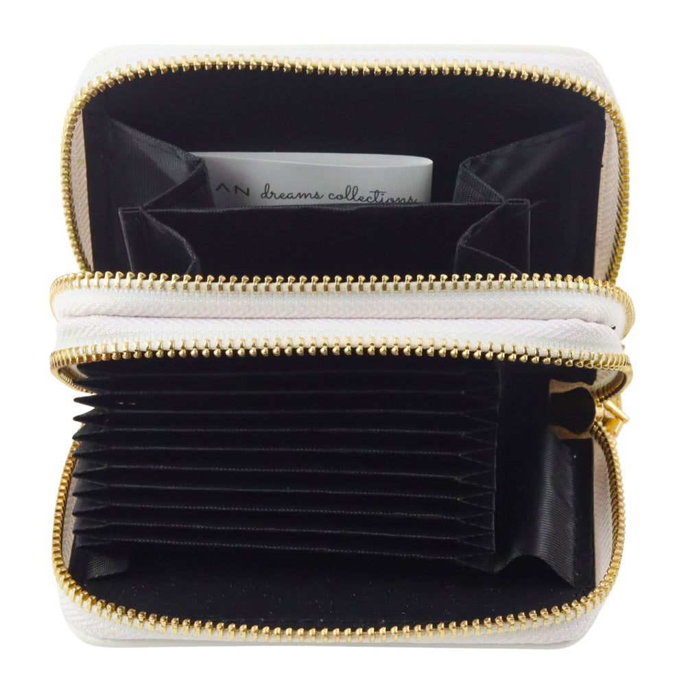 Maks ar diviem nodalījumiem, Kapibara, balts