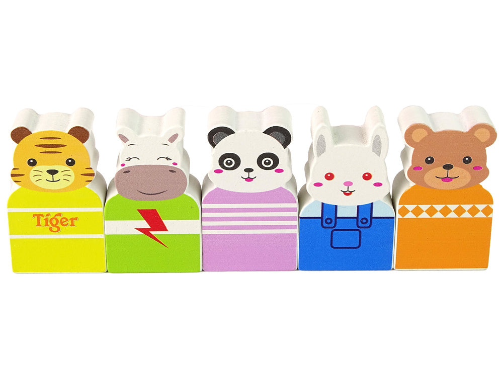 Koka karuselis ar figūrām, rotējošs atrakciju rats